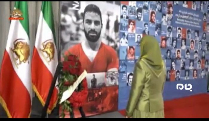 ادای احترام مریم رجوی سرکرده گروهک تروریستی منافقین به نوید افکاری در کنفرانس ضدایرانی «حمایت از ایران آزاد و ضرورت تحریم» در واشنگتن دی‌سی!