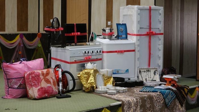 اهدای ۲۵ سری جهیزیه به زوجین نیازمند فهرجی