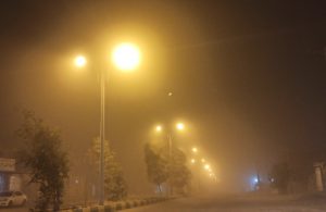 انسداد محورهای مواصلاتی فهرج بر اثر طوفان