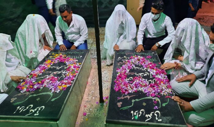 مشق عشق در جوار شهدای گمنام فهرج/۲۰ زوج فهرجی با ازدواج آسان به خانه بخت رفتند + تصاویر