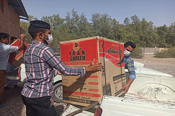 اهدای ۲۰ سری کالای جهیزیه به زوجین جوان فهرجی + تصاویر