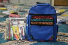 توزیع ۴۰۰ بسته لوازم التحریر بین دانش آموزان نیازمند فهرج