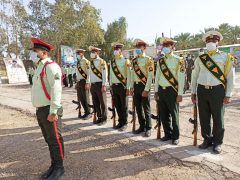 صبحگاه مشترک نیروهای نظامی و انتظامی فهرج به مناسبت هفته ناجا