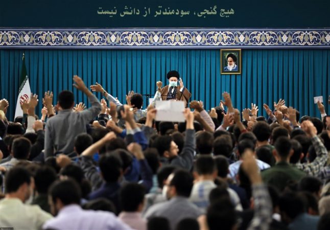 رهبر انقلاب: جلسه اقتصادی سران قوا امری موقت و برای مقاصد خاص است/ این جلسه آنطور که باید به هدف خود نرسیده