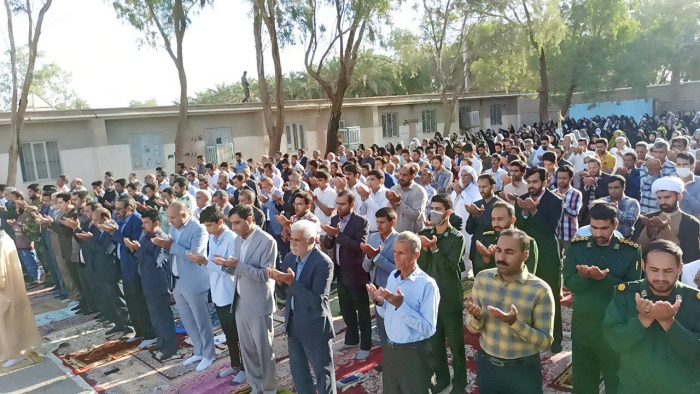 شکوه بندگی در اقامه نماز عید فطر/ طنین بانگ «اللهم اهل الکبریا و العظمه» دردیار دارالوحدت