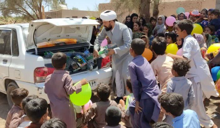 شاد شدن دل ۷۰۰ کودک فهرجی به مناسبت دهه امامت و ولایت