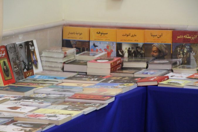 نمایشگاه کتاب فهرج با ۲ هزار عنوان کتاب افتتاح شد + تصاویر