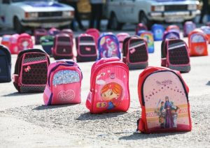 توزیع ۴۰۰ بسته لوازم التحریر، بین دانش‌آموزان کم‌برخوردار فهرج