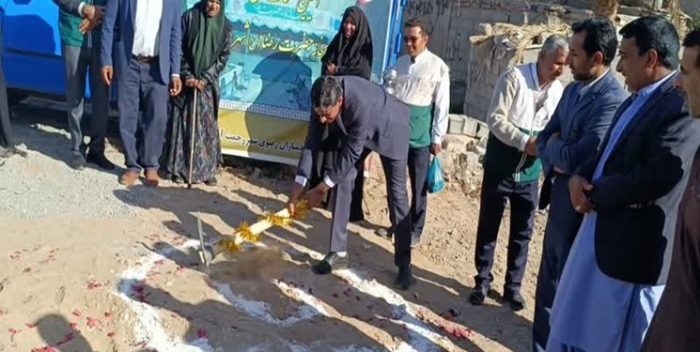کلنگ‌ احداث چایخانه حضرت رضا (ع) در رحمت‌آباد ریگان به زمین زده شد