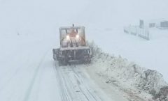 برف و باران راه دسترسی بم به دارزین را مسدود کرد