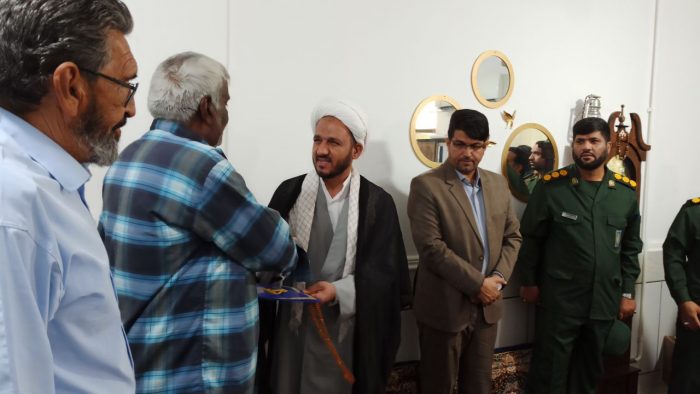 دیدار عیدانه مسئولان فهرج با خانواده شهدا