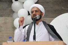 معلمان، خط مقدم دفاع از خون شهدا هستند