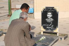 غبارروبی گلزار شهدا به مناسبت هفته بسیج