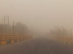 طوفان، فهرج را درنوردید/کندی تردد در محورهای مواصلاتی