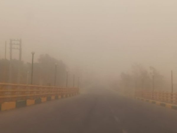 طوفان، فهرج را درنوردید/کندی تردد در محورهای مواصلاتی