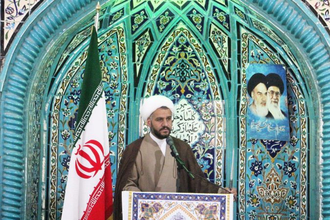 برخی مسئولان کشور شعارگرا هستند