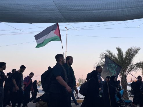پرچم فلسطین نماد اتحاد مسلمانان در پیاده‌روی اربعین
