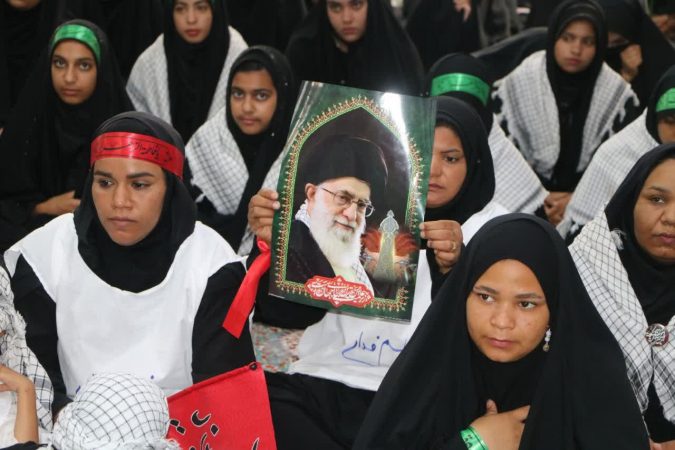 اجتماع با صلابت بانوان زینبی فهرج در حمایت از ولایت