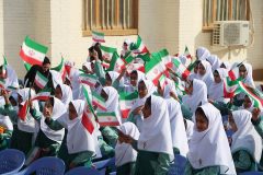 زنگ مهر در فهرج به صدا درآمد/قریب به ۱۰ هزار دانش آموز سال جدید را آغاز کردند