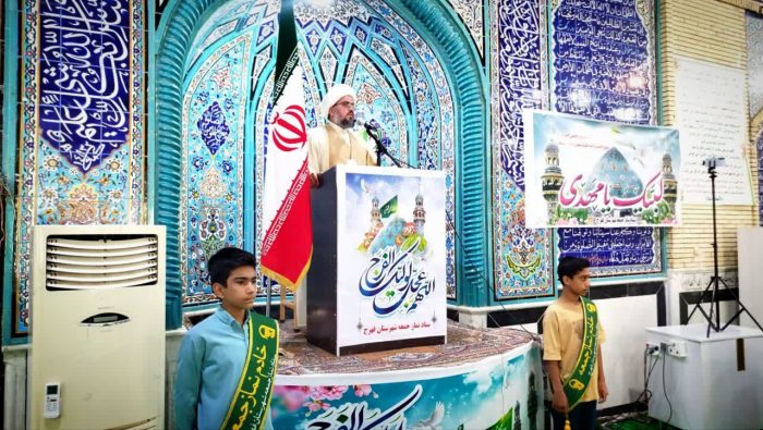 مردم در راهپیمایی ۲۲ بهمن گل کاشتند