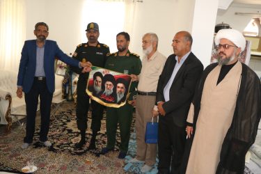 دیدار با خانواده شهید شهمرادزاده به مناسبت سالروز آزادسازی خرمشهر + تصاویر
