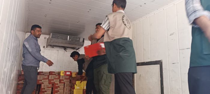 ارسال سومین کمک های مردمی فهرج در ستاد پشتیبانی از جنگ رمضان