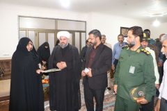 دیدار و تکریم از خانواده معظم شهیدان در فهرج به مناسبت هفته دفاع مقدس